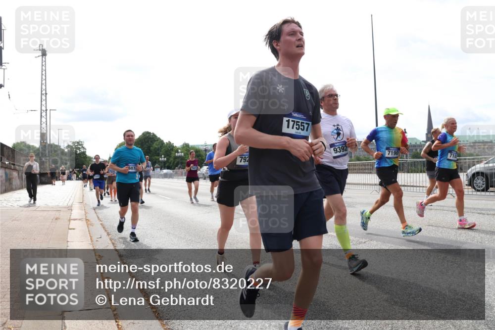 29.06.2025 - hella hamburg halbmarathon Lena Gebhardt http://msf.ph/oto/8320227 29.06.2025 10:22:46 Lombardsbrücke 687, 792, 17557, 9392, 7190, 718, 1029, 1187, 1598, 1853, 2022, 2294, 2351, 2479, 2766, 2886, 3003, 3029, 3034, 3108, 3430, 3457, 3511, 3600, 3601, 3910, 3946, 4113, 4114, 4131, 4556, 4559, 4829, 4969, 5079, 5223, 5343, 5629, 5798, 5838, 6030, 6048, 6049, 6303, 6307, 6347, 6578, 6784, 6785, 6820, 6826, 6899, 7097, 7188, 7190, 7266, 7276, 7529, 7794, 7891, 7925, 8355, 8511, 8855, 8931, 9133, 9256, 9913, 10205, 10826, 12190, 13560, 13921, 14525, 14801 meine-sportfotos.de