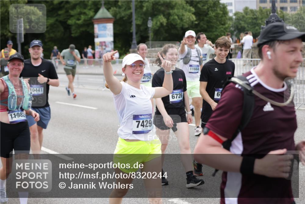 29.06.2025 - hella hamburg halbmarathon Jannik Wohlers http://msf.ph/oto/8320244 29.06.2025 10:39:23 Lombardsbrücke 1586, 1899, 2313, 2578, 2976, 3046, 3882, 3883, 3884, 4298, 4752, 5045, 5654, 5701, 6427, 6428, 6698, 6739, 7045, 7053, 7125, 7199, 7429, 8107, 8612, 8622, 8865, 8866, 9080, 9747, 10441, 10648, 10666, 10714, 10833, 10901, 10939, 11664, 11874, 11982, 12631, 12883, 13644, 14327, 14674, 14882, 15265, 16532, 16784, 17379, 17407, 17634, 17695, 18157, 18944, 19121, 19163 meine-sportfotos.de