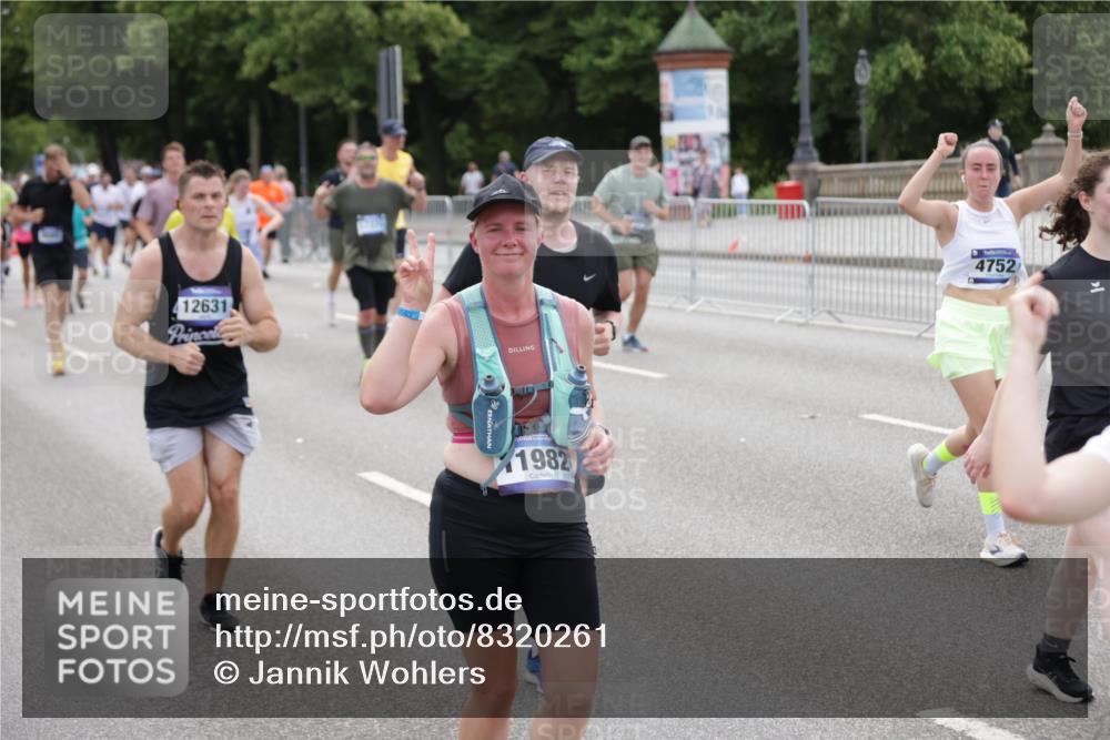 29.06.2025 - hella hamburg halbmarathon Jannik Wohlers http://msf.ph/oto/8320261 29.06.2025 10:39:24 Lombardsbrücke 1586, 1899, 2313, 2976, 3046, 3882, 3883, 3884, 4298, 4752, 5045, 5654, 5701, 6427, 6428, 6698, 6739, 7045, 7053, 7125, 7199, 7429, 7456, 8107, 8612, 8622, 8865, 8866, 9080, 9747, 10441, 10648, 10666, 10714, 10833, 10901, 10939, 11664, 11874, 11982, 12631, 12883, 13644, 14327, 14578, 14674, 14882, 15265, 16532, 16784, 17407, 17634, 17695, 18157, 18944, 19121, 19163 meine-sportfotos.de