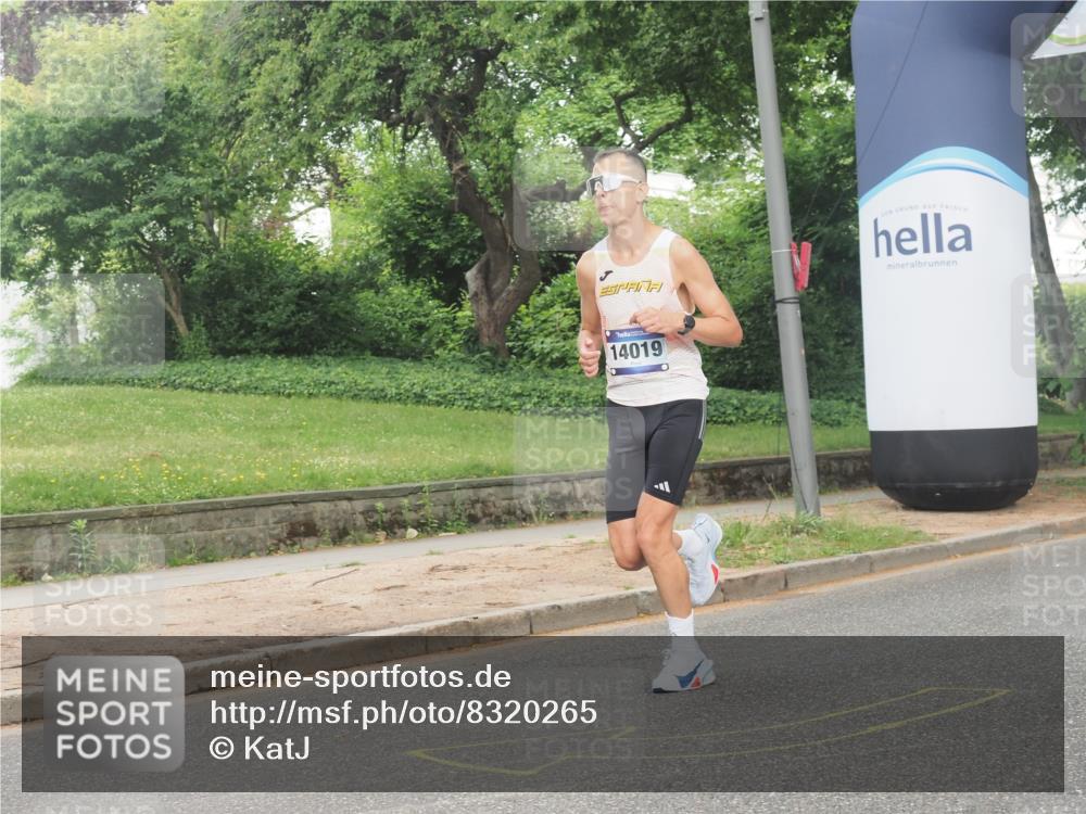 29.06.2025 - hella hamburg halbmarathon KatJ http://msf.ph/oto/8320265 29.06.2025 10:16:24 Zwischen KM18-KM19  meine-sportfotos.de