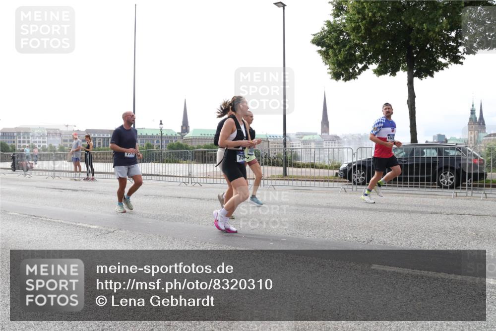 29.06.2025 - hella hamburg halbmarathon Lena Gebhardt http://msf.ph/oto/8320310 29.06.2025 10:37:34 Lombardsbrücke 75, 1047, 1022, 1276, 1337, 1475, 1597, 1819, 2016, 2031, 2072, 2104, 2199, 2272, 2480, 2486, 2640, 2853, 3127, 3230, 3246, 3633, 4097, 4347, 4733, 5139, 5146, 5171, 5186, 5522, 5560, 5790, 5875, 5940, 6172, 6243, 6584, 6821, 6955, 7085, 7124, 7235, 7321, 7350, 7544, 7707, 7777, 7823, 8257, 8258, 8811, 8843, 8985, 9054, 9055, 9247, 9288, 9524, 9895, 10159, 10506, 10836, 11087, 12123, 12254, 12472, 12824, 16680, 17798 meine-sportfotos.de