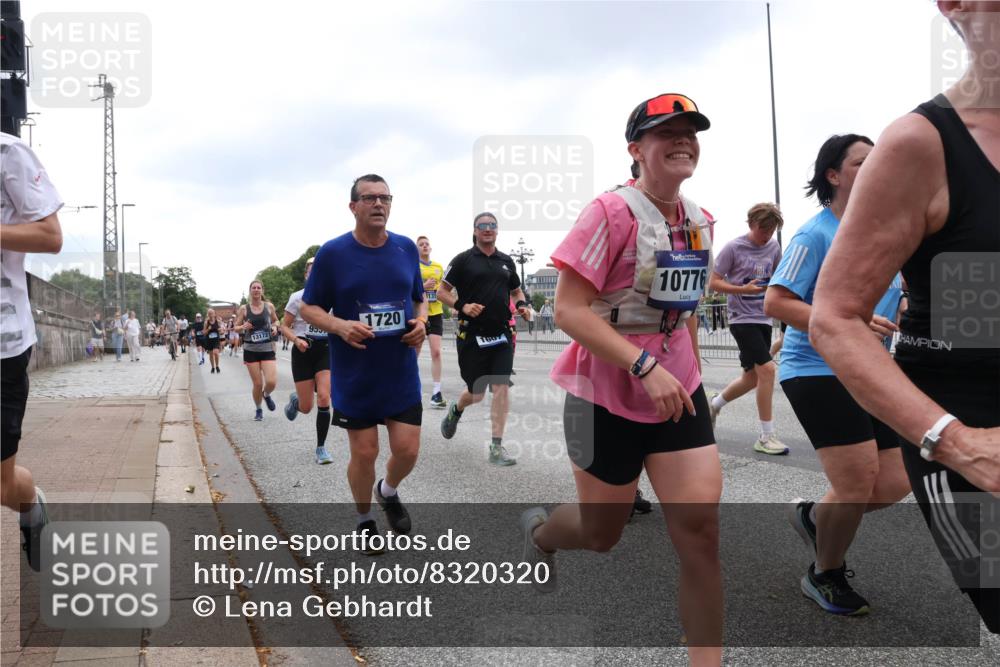 29.06.2025 - hella hamburg halbmarathon Lena Gebhardt http://msf.ph/oto/8320320 29.06.2025 10:47:15 Lombardsbrücke 13172, 953, 1720, 1137, 1607, 10776, 1073, 1185, 1286, 1363, 1434, 1463, 1523, 1593, 1607, 1704, 1720, 1961, 2148, 2211, 2320, 2327, 2407, 2537, 2555, 2556, 2665, 2981, 2994, 3339, 3407, 3823, 4037, 4184, 4239, 4325, 4483, 4806, 4895, 4974, 4975, 5111, 5114, 5796, 5895, 5953, 6255, 6256, 6485, 6496, 6740, 6879, 6995, 7073, 7403, 7412, 7430, 7431, 7630, 7631, 7827, 8105, 8131, 8270, 8486, 8553, 8684, 8706, 8915, 8953, 8967, 9018, 11458, 11738 meine-sportfotos.de