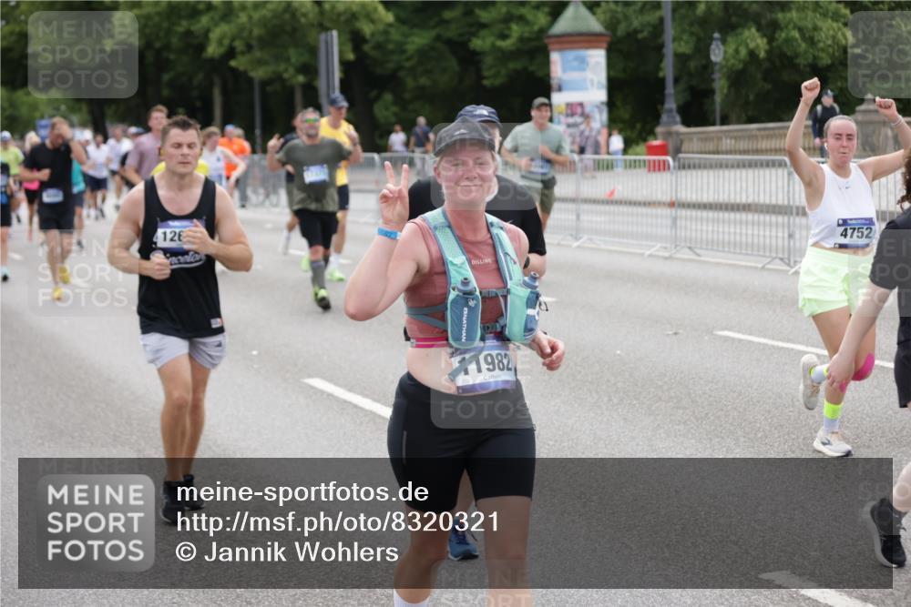 29.06.2025 - hella hamburg halbmarathon Jannik Wohlers http://msf.ph/oto/8320321 29.06.2025 10:39:24 Lombardsbrücke 1586, 1899, 2313, 2976, 3046, 3882, 3883, 3884, 4298, 4752, 5045, 5654, 5701, 6427, 6428, 6698, 6739, 7045, 7053, 7125, 7199, 7429, 7456, 8107, 8612, 8622, 8865, 8866, 9080, 9747, 10441, 10648, 10666, 10714, 10833, 10901, 10939, 11664, 11874, 11982, 12631, 12883, 13644, 14327, 14578, 14674, 14882, 15265, 16532, 16784, 17407, 17634, 17695, 18157, 18944, 19121, 19163 meine-sportfotos.de