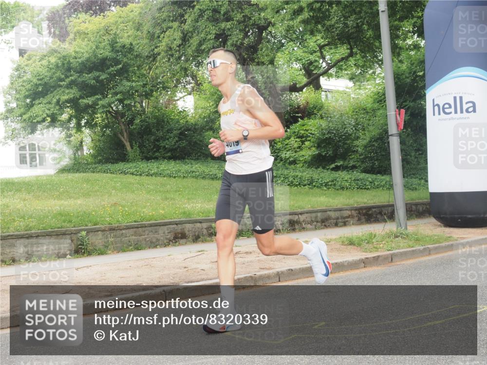 29.06.2025 - hella hamburg halbmarathon KatJ http://msf.ph/oto/8320339 29.06.2025 10:16:25 Zwischen KM18-KM19  meine-sportfotos.de