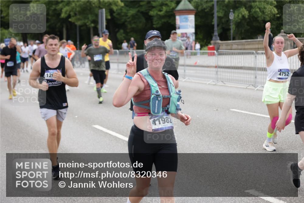 29.06.2025 - hella hamburg halbmarathon Jannik Wohlers http://msf.ph/oto/8320346 29.06.2025 10:39:24 Lombardsbrücke 1586, 1899, 2313, 2976, 3046, 3882, 3883, 3884, 4298, 4752, 5045, 5654, 5701, 6427, 6428, 6698, 6739, 7045, 7053, 7125, 7199, 7429, 7456, 8107, 8612, 8622, 8865, 8866, 9080, 9747, 10441, 10648, 10666, 10714, 10833, 10901, 10939, 11664, 11874, 11982, 12631, 12883, 13644, 14327, 14578, 14674, 14882, 15265, 16532, 16784, 17407, 17634, 17695, 18157, 18944, 19121, 19163 meine-sportfotos.de