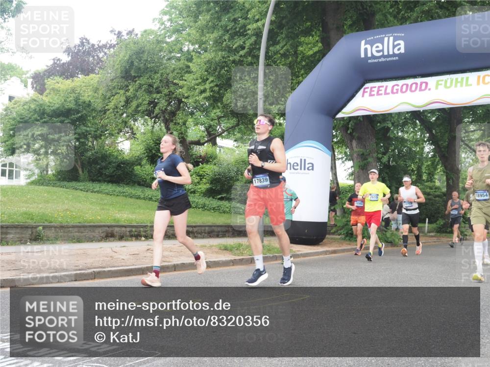 29.06.2025 - hella hamburg halbmarathon KatJ http://msf.ph/oto/8320356 29.06.2025 10:45:45 Zwischen KM18-KM19 2348, 2584, 2619, 2677, 2759, 2855, 3114, 4550, 6860, 8392 meine-sportfotos.de