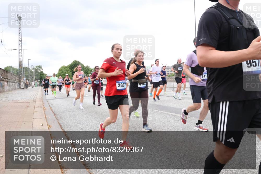 29.06.2025 - hella hamburg halbmarathon Lena Gebhardt http://msf.ph/oto/8320367 29.06.2025 10:57:17 Lombardsbrücke 1207, 2887, 4100, 13513, 13490, 141, 957, 1207, 1643, 2041, 2370, 2871, 2932, 3195, 3348, 3385, 3387, 3388, 3433, 3470, 3485, 3723, 3750, 3851, 4086, 4106, 4180, 4197, 4241, 4485, 4568, 4569, 4611, 4998, 5057, 5117, 5316, 5589, 5639, 5738, 6053, 6284, 6827, 6832, 6857, 6981, 7381, 7416, 7417, 7592, 7728, 7787, 7964, 8035, 8039, 8197, 8224, 8287, 8386, 8540, 8546, 8552, 8679, 8851, 8853, 8873, 9110, 9298, 9299 meine-sportfotos.de