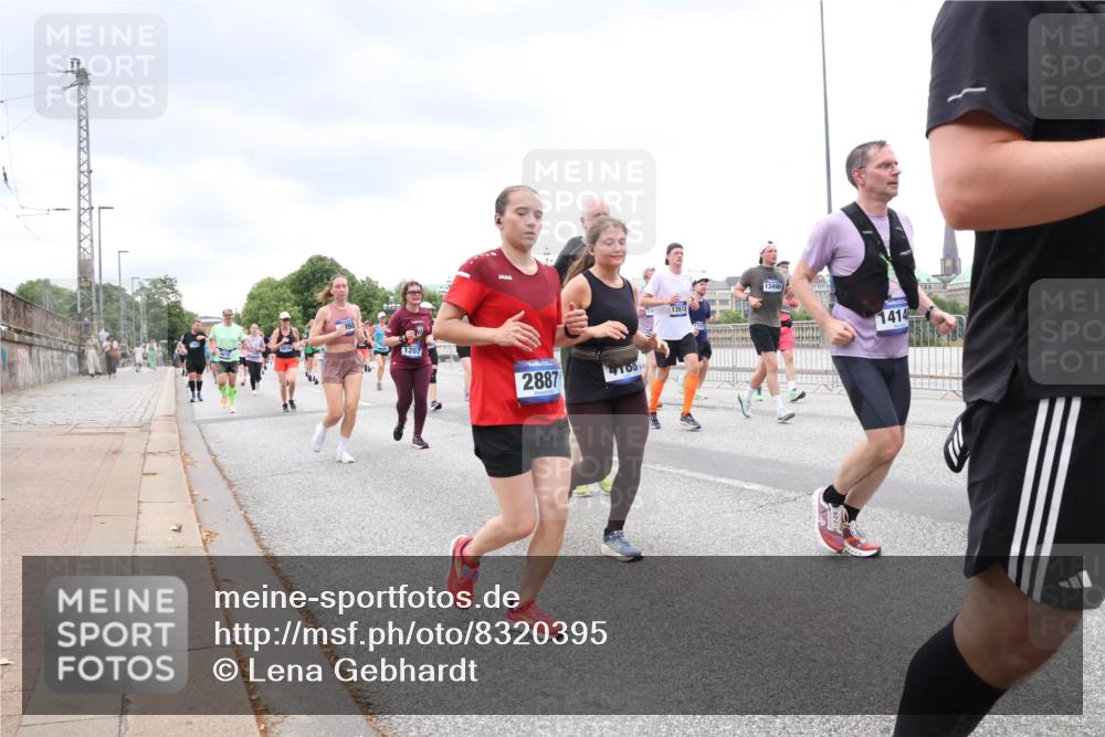 29.06.2025 - hella hamburg halbmarathon Lena Gebhardt http://msf.ph/oto/8320395 29.06.2025 10:57:17 Lombardsbrücke 1207, 2887, 13513, 13490, 1414, 1207, 1643, 2041, 2370, 2871, 2932, 3195, 3348, 3385, 3387, 3388, 3433, 3470, 3485, 3723, 3750, 3851, 4086, 4106, 4180, 4197, 4241, 4485, 4568, 4569, 4611, 4998, 5057, 5117, 5316, 5589, 5639, 5738, 6053, 6284, 6827, 6832, 6857, 6981, 7381, 7416, 7417, 7592, 7728, 7787, 7964, 8035, 8039, 8197, 8224, 8287, 8386, 8540, 8546, 8552, 8679, 8851, 8853, 8873, 9110, 9298, 9299 meine-sportfotos.de