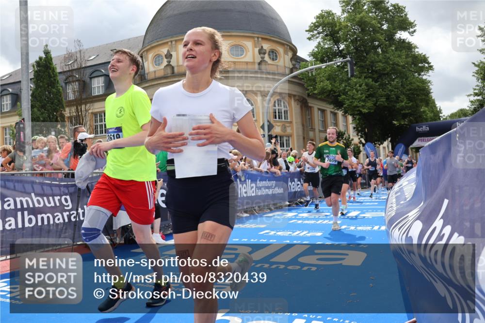 29.06.2025 - hella hamburg halbmarathon Strokosch-Dieckow http://msf.ph/oto/8320439 29.06.2025 10:58:39 Ziel 1319, 2619, 2656, 2840, 2978, 3251, 4467, 5675, 6592, 6595, 7082, 7659, 8322, 8929, 9316, 10943, 11605, 11846, 12712, 12809, 12862, 12879, 13512, 13694, 13880, 14266, 14902, 15197, 16189, 17839, 18501, 18556, 18587 meine-sportfotos.de