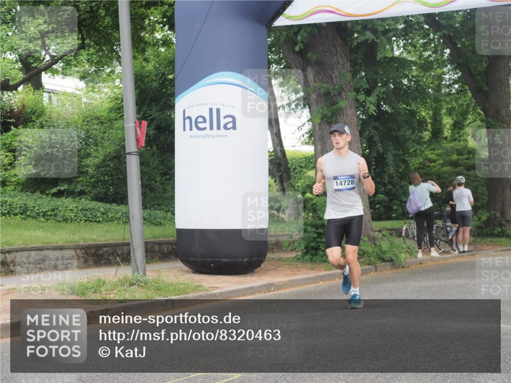 29.06.2025 - hella hamburg halbmarathon KatJ http://msf.ph/oto/8320463 29.06.2025 10:16:26 Zwischen KM18-KM19  meine-sportfotos.de