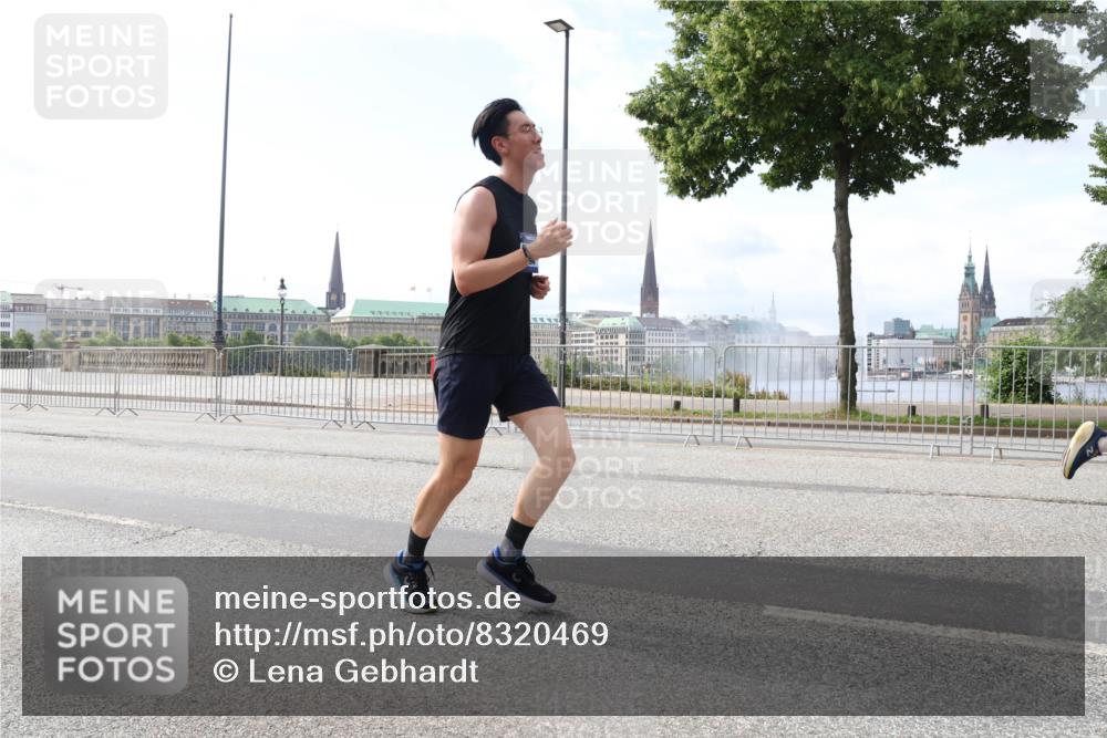 29.06.2025 - hella hamburg halbmarathon Lena Gebhardt http://msf.ph/oto/8320469 29.06.2025 10:12:45 Lombardsbrücke 1020, 1051, 1249, 1610, 1785, 1850, 1851, 1939, 2531, 2891, 2942, 2963, 2964, 3182, 3248, 3262, 3746, 4453, 4499, 4532, 4554, 5150, 5166, 5176, 5597, 5598, 6207, 6822, 6871, 6966, 7014, 7873, 7907, 8398, 8405, 8917, 8971, 9254, 9405, 10067, 10402, 10581, 10685, 11025, 11720, 12456, 13566, 13816, 14404, 14540, 14863, 14868, 14869, 15012, 15369, 15531, 16323, 16473, 16826, 16911, 17061, 17699, 17994, 18178, 18493, 18530 meine-sportfotos.de