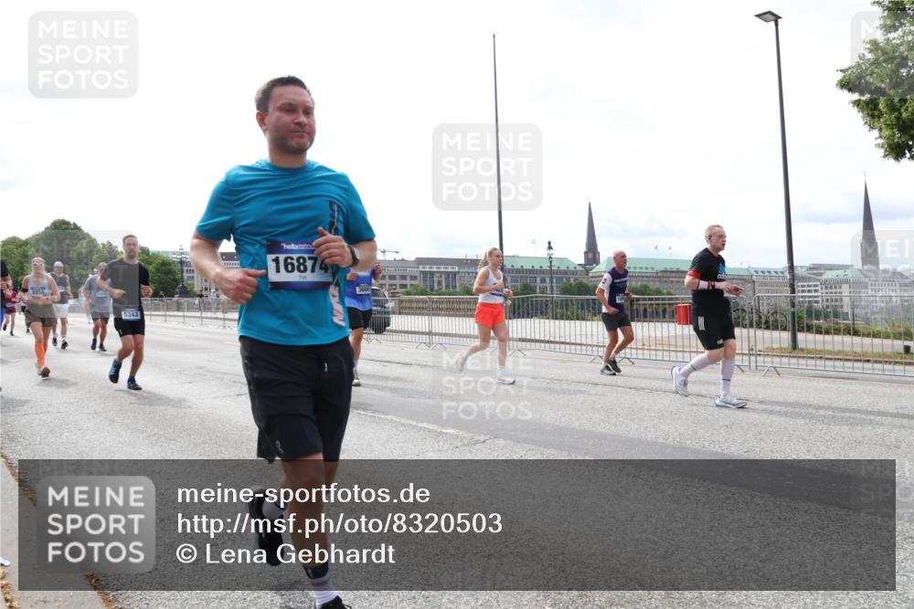 29.06.2025 - hella hamburg halbmarathon Lena Gebhardt http://msf.ph/oto/8320503 29.06.2025 10:22:47 Lombardsbrücke 5343, 16874, 1029, 1187, 1598, 1853, 2022, 2294, 2351, 2479, 2766, 2886, 3003, 3029, 3034, 3108, 3430, 3457, 3511, 3600, 3601, 3910, 3946, 4113, 4114, 4131, 4556, 4559, 4829, 4969, 5079, 5223, 5343, 5629, 5798, 5838, 6030, 6048, 6049, 6303, 6347, 6578, 6784, 6785, 6820, 6826, 6899, 7097, 7188, 7190, 7266, 7276, 7529, 7794, 7891, 7925, 8355, 8511, 8855, 8931, 9133, 9256, 9913, 10205, 10826, 12190, 13560, 13921, 14041, 14525, 14801 meine-sportfotos.de