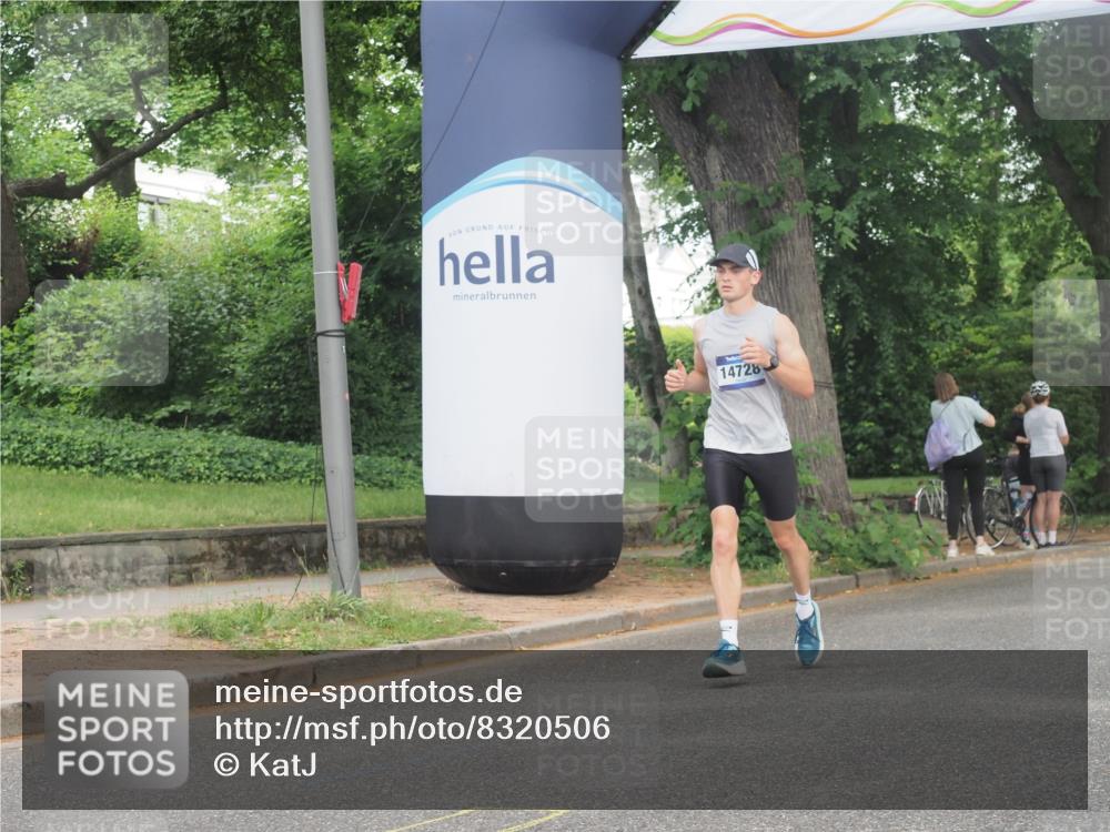 29.06.2025 - hella hamburg halbmarathon KatJ http://msf.ph/oto/8320506 29.06.2025 10:16:26 Zwischen KM18-KM19  meine-sportfotos.de
