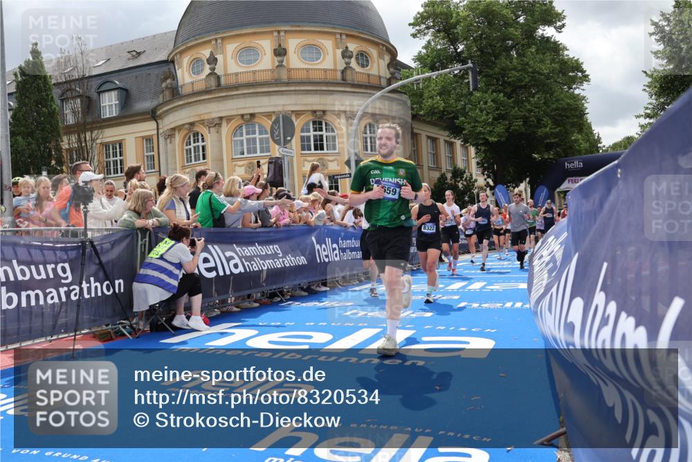 29.06.2025 - hella hamburg halbmarathon Strokosch-Dieckow http://msf.ph/oto/8320534 29.06.2025 10:58:39 Ziel 1319, 2619, 2656, 2840, 2978, 3251, 4467, 5675, 6592, 6595, 7082, 7659, 8322, 8929, 9316, 10943, 11605, 11846, 12712, 12809, 12862, 12879, 13512, 13694, 13880, 14266, 14902, 15197, 16189, 17839, 18501, 18556, 18587 meine-sportfotos.de