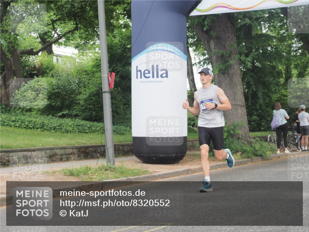 29.06.2025 - hella hamburg halbmarathon KatJ http://msf.ph/oto/8320552 29.06.2025 10:16:26 Zwischen KM18-KM19  meine-sportfotos.de