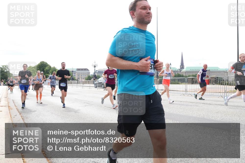29.06.2025 - hella hamburg halbmarathon Lena Gebhardt http://msf.ph/oto/8320563 29.06.2025 10:22:48 Lombardsbrücke 11665, 5343, 3601, 37, 30, 1029, 1187, 1598, 1853, 2294, 2351, 2479, 2766, 2886, 3003, 3029, 3034, 3108, 3430, 3457, 3511, 3600, 3601, 3910, 3946, 4131, 4190, 4266, 4556, 4559, 4969, 5079, 5223, 5343, 5629, 5798, 5838, 6030, 6048, 6049, 6303, 6347, 6578, 6784, 6785, 6820, 6826, 6899, 7097, 7188, 7190, 7266, 7276, 7529, 7794, 7891, 7925, 8355, 8511, 8855, 8931, 9133, 9256, 9913, 10205, 10826, 12025, 12190, 12265, 13560, 13921, 14041, 14525, 14801 meine-sportfotos.de