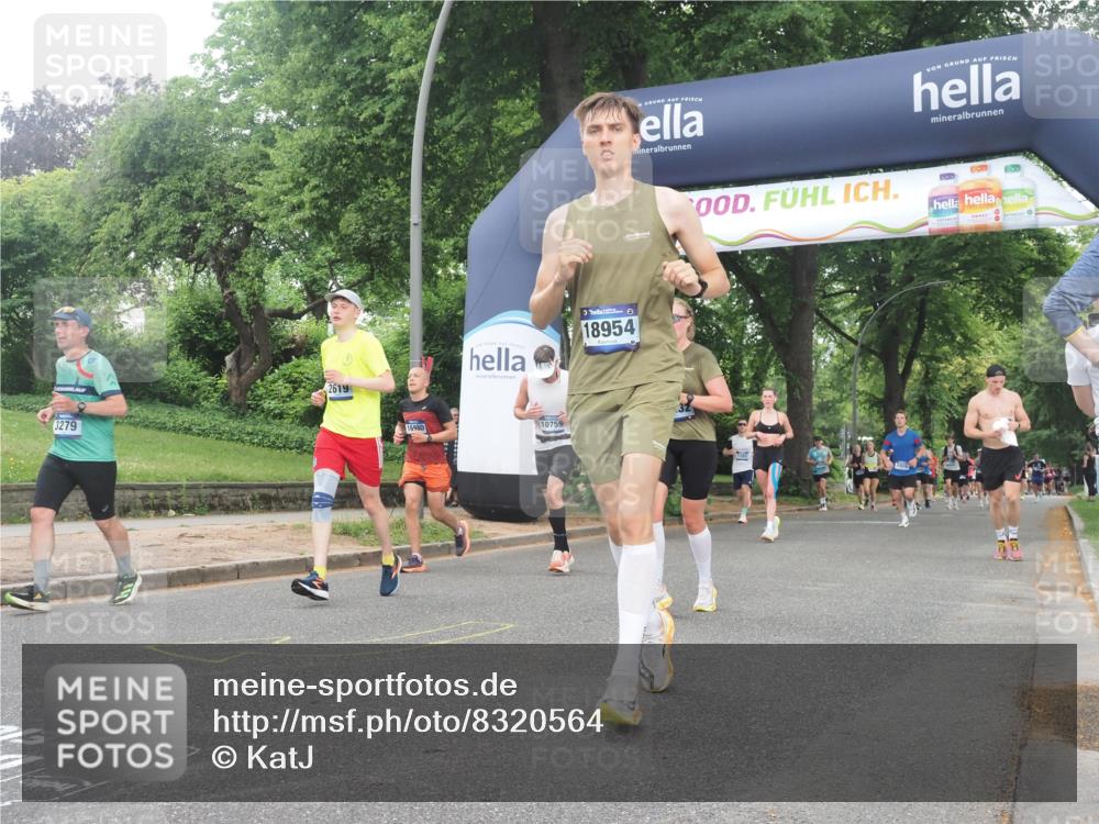 29.06.2025 - hella hamburg halbmarathon KatJ http://msf.ph/oto/8320564 29.06.2025 10:45:47 Zwischen KM18-KM19 2348, 2619, 2677, 3279 meine-sportfotos.de