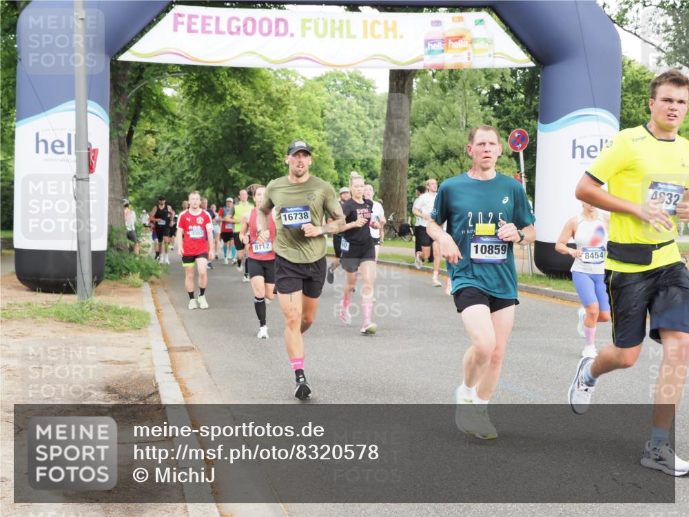 29.06.2025 - hella hamburg halbmarathon MichiJ http://msf.ph/oto/8320578 29.06.2025 10:37:14 Zwischen KM18-KM19 2020, 2234, 2880, 3562, 4247, 7657, 8437, 8454, 8921, 9031, 9303, 9597, 10859, 11819, 12203, 12421, 15950, 16738 meine-sportfotos.de