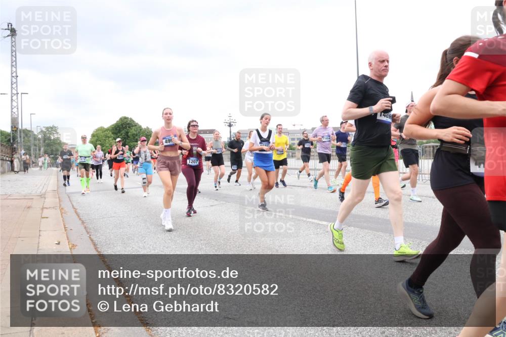 29.06.2025 - hella hamburg halbmarathon Lena Gebhardt http://msf.ph/oto/8320582 29.06.2025 10:57:18 Lombardsbrücke 499, 1207, 632, 14896, 1207, 1643, 2041, 2370, 2871, 2932, 3195, 3348, 3385, 3387, 3388, 3433, 3470, 3485, 3723, 3750, 3851, 4086, 4106, 4180, 4197, 4241, 4485, 4568, 4569, 4611, 4998, 5057, 5117, 5316, 5589, 5639, 5738, 6053, 6284, 6827, 6832, 6857, 6981, 7416, 7417, 7592, 7720, 7728, 7787, 7964, 8035, 8039, 8197, 8224, 8287, 8386, 8540, 8546, 8552, 8679, 8851, 8853, 8873, 9110, 9298, 9299 meine-sportfotos.de