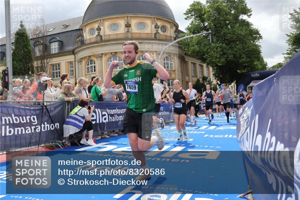 29.06.2025 - hella hamburg halbmarathon Strokosch-Dieckow http://msf.ph/oto/8320586 29.06.2025 10:58:40 Ziel 1319, 2488, 2619, 2656, 2840, 2978, 3251, 4467, 5675, 6592, 6595, 6720, 7082, 7659, 8322, 8929, 10539, 10943, 11605, 11846, 12809, 12862, 13512, 13694, 13880, 14266, 14902, 14965, 15197, 16189, 17630, 17839, 18501, 18587 meine-sportfotos.de