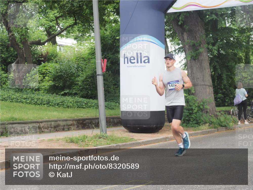 29.06.2025 - hella hamburg halbmarathon KatJ http://msf.ph/oto/8320589 29.06.2025 10:16:27 Zwischen KM18-KM19  meine-sportfotos.de