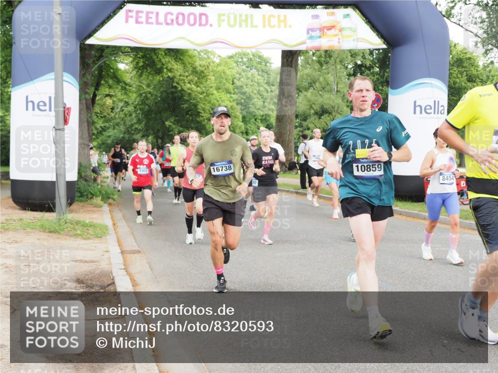 29.06.2025 - hella hamburg halbmarathon MichiJ http://msf.ph/oto/8320593 29.06.2025 10:37:14 Zwischen KM18-KM19 2020, 2234, 2880, 3562, 4247, 7657, 8437, 8454, 8921, 9031, 9303, 9597, 10859, 11819, 12203, 12421, 15950, 16738 meine-sportfotos.de