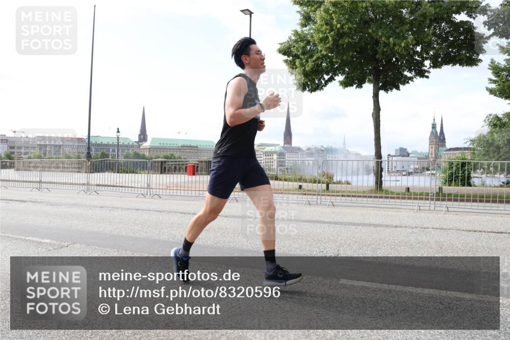 29.06.2025 - hella hamburg halbmarathon Lena Gebhardt http://msf.ph/oto/8320596 29.06.2025 10:12:45 Lombardsbrücke 1020, 1051, 1249, 1610, 1785, 1850, 1851, 1939, 2531, 2891, 2942, 2963, 2964, 3182, 3248, 3262, 3746, 4453, 4499, 4532, 4554, 5150, 5166, 5176, 5597, 5598, 6207, 6822, 6871, 6966, 7014, 7873, 7907, 8398, 8405, 8917, 8971, 9254, 9405, 10067, 10402, 10581, 10685, 11025, 11720, 12456, 13566, 13816, 14404, 14540, 14863, 14868, 14869, 15012, 15369, 15531, 16323, 16473, 16826, 16911, 17061, 17699, 17994, 18178, 18493, 18530 meine-sportfotos.de