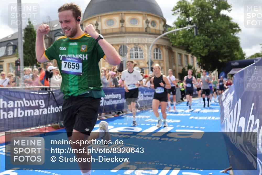 29.06.2025 - hella hamburg halbmarathon Strokosch-Dieckow http://msf.ph/oto/8320643 29.06.2025 10:58:40 Ziel 1319, 2488, 2619, 2656, 2840, 2978, 3251, 4467, 5675, 6592, 6595, 6720, 7082, 7659, 8322, 8929, 10539, 10943, 11605, 11846, 12809, 12862, 13512, 13694, 13880, 14266, 14902, 14965, 15197, 16189, 17630, 17839, 18501, 18587 meine-sportfotos.de