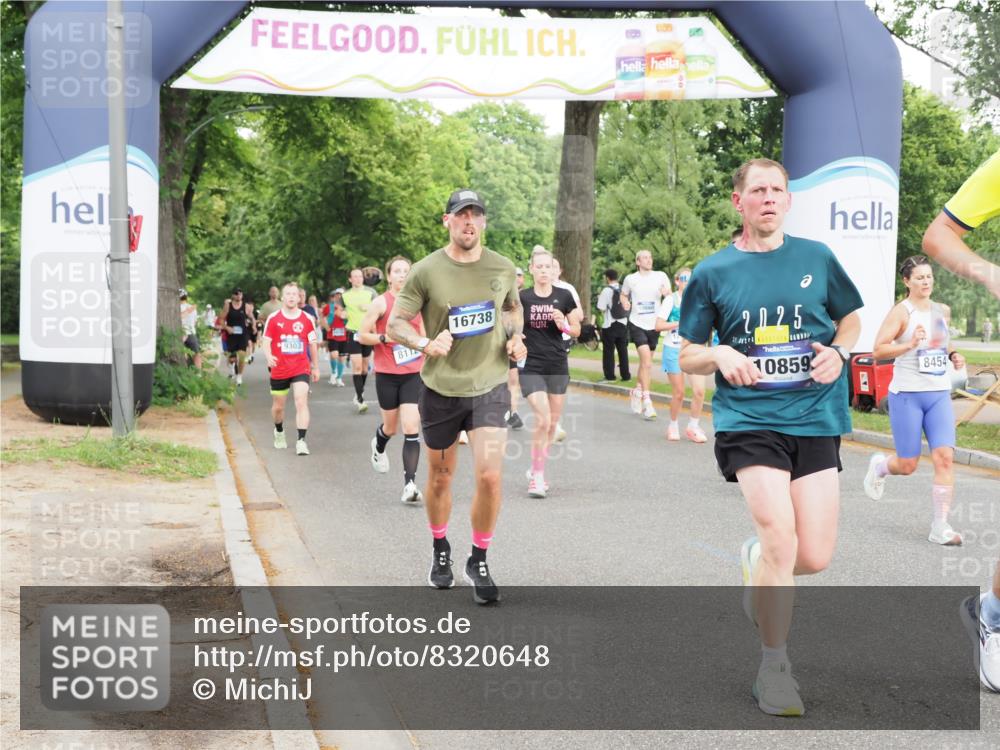 29.06.2025 - hella hamburg halbmarathon MichiJ http://msf.ph/oto/8320648 29.06.2025 10:37:14 Zwischen KM18-KM19 2020, 2234, 2880, 3562, 4247, 7657, 8437, 8454, 8921, 9031, 9303, 9597, 10859, 11819, 12203, 12421, 15950, 16738 meine-sportfotos.de