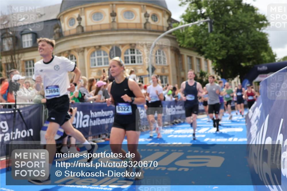 29.06.2025 - hella hamburg halbmarathon Strokosch-Dieckow http://msf.ph/oto/8320670 29.06.2025 10:58:41 Ziel 1319, 2488, 2619, 2656, 2840, 2978, 4467, 5277, 5675, 6592, 6595, 6720, 7659, 8322, 8929, 10539, 10943, 11605, 11846, 12809, 12862, 13512, 13694, 13880, 14266, 14902, 14965, 15197, 16189, 17405, 17630, 17839, 18232, 18501, 18587, 18954 meine-sportfotos.de