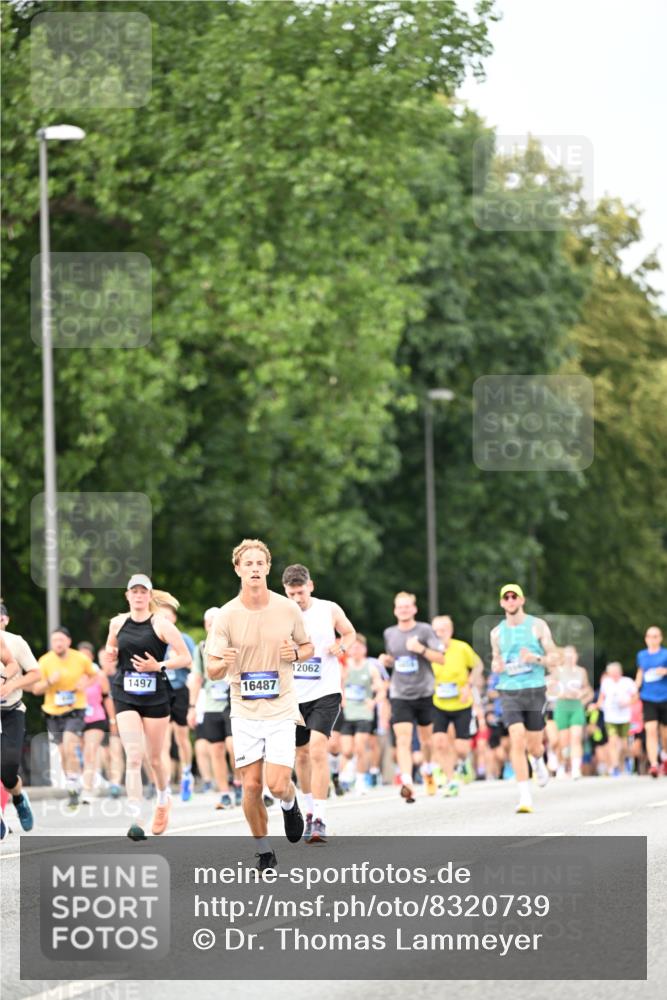 29.06.2025 - hella hamburg halbmarathon Dr. Thomas Lammeyer http://msf.ph/oto/8320739 29.06.2025 10:39:10 Kennedybrücke 1417, 1497, 1821, 1849, 2265, 2355, 2482, 2751, 3130, 3409, 4884, 5027, 5453, 5793, 6171, 6310, 6329, 6335, 6571, 6746, 6803, 6859, 7020, 7299, 7733, 8369, 9164, 9248, 9342, 10335, 10464, 10606 meine-sportfotos.de