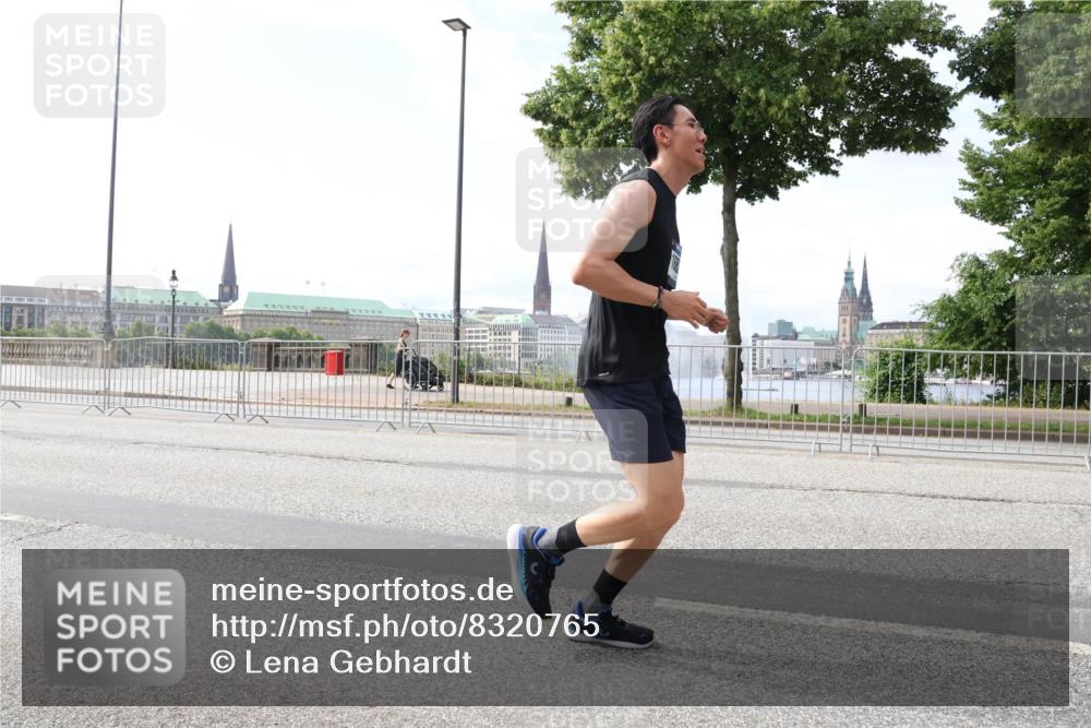29.06.2025 - hella hamburg halbmarathon Lena Gebhardt http://msf.ph/oto/8320765 29.06.2025 10:12:45 Lombardsbrücke 1020, 1051, 1249, 1610, 1785, 1850, 1851, 1939, 2531, 2891, 2942, 2963, 2964, 3182, 3248, 3262, 3746, 4453, 4499, 4532, 4554, 5150, 5166, 5176, 5597, 5598, 6207, 6822, 6871, 6966, 7014, 7873, 7907, 8398, 8405, 8917, 8971, 9254, 9405, 10067, 10402, 10581, 10685, 11025, 11720, 12456, 13566, 13816, 14404, 14540, 14863, 14868, 14869, 15012, 15369, 15531, 16323, 16473, 16826, 16911, 17061, 17699, 17994, 18178, 18493, 18530 meine-sportfotos.de