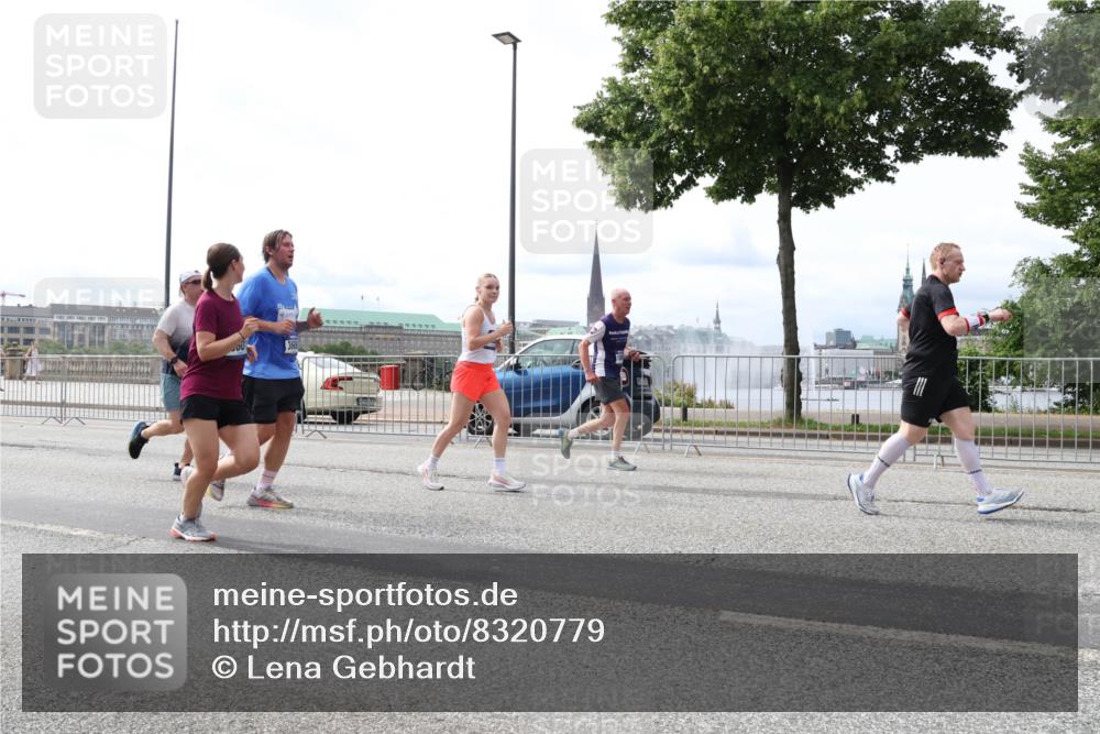 29.06.2025 - hella hamburg halbmarathon Lena Gebhardt http://msf.ph/oto/8320779 29.06.2025 10:22:49 Lombardsbrücke 1029, 1187, 1598, 1853, 2294, 2351, 2479, 2766, 2886, 3003, 3029, 3034, 3430, 3457, 3511, 3600, 3601, 3910, 3946, 4131, 4190, 4266, 4556, 4559, 4969, 5079, 5223, 5343, 5629, 5798, 5838, 6030, 6048, 6049, 6303, 6347, 6578, 6784, 6785, 6820, 6826, 6899, 7097, 7188, 7190, 7266, 7276, 7529, 7794, 7891, 7925, 8355, 8511, 8855, 8931, 9133, 9256, 9913, 10205, 10826, 12025, 12190, 12265, 13560, 13921, 14041, 14525, 14801 meine-sportfotos.de