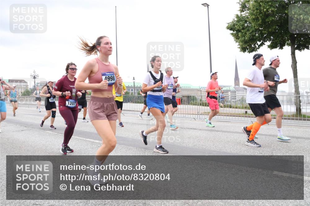 29.06.2025 - hella hamburg halbmarathon Lena Gebhardt http://msf.ph/oto/8320804 29.06.2025 10:57:20 Lombardsbrücke 1207, 237, 4998, 11954, 133, 13490, 1207, 1643, 2041, 2370, 2871, 2932, 3195, 3348, 3385, 3387, 3388, 3433, 3470, 3485, 3723, 3750, 3851, 4086, 4106, 4180, 4197, 4241, 4485, 4568, 4569, 4611, 4998, 5057, 5117, 5316, 5589, 5639, 5736, 5738, 6053, 6284, 6827, 6832, 6857, 6981, 7416, 7417, 7592, 7720, 7728, 7787, 7964, 8035, 8039, 8197, 8224, 8287, 8386, 8540, 8546, 8552, 8679, 8708, 8851, 8853, 8873, 9110, 9298, 9299, 9496 meine-sportfotos.de