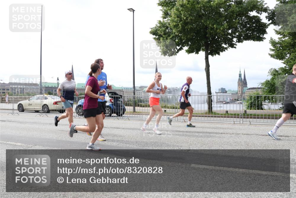 29.06.2025 - hella hamburg halbmarathon Lena Gebhardt http://msf.ph/oto/8320828 29.06.2025 10:22:49 Lombardsbrücke 1029, 1187, 1598, 1853, 2294, 2351, 2479, 2766, 2886, 3003, 3029, 3034, 3430, 3457, 3511, 3600, 3601, 3910, 3946, 4131, 4190, 4266, 4556, 4559, 4969, 5079, 5223, 5343, 5629, 5798, 5838, 6030, 6048, 6049, 6303, 6347, 6578, 6784, 6785, 6820, 6826, 6899, 7097, 7188, 7190, 7266, 7276, 7529, 7794, 7891, 7925, 8355, 8511, 8855, 8931, 9133, 9256, 9913, 10205, 10826, 12025, 12190, 12265, 13560, 13921, 14041, 14525, 14801 meine-sportfotos.de