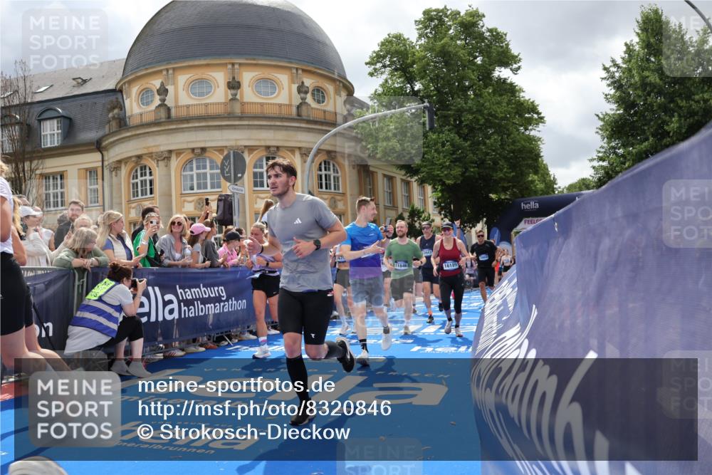 29.06.2025 - hella hamburg halbmarathon Strokosch-Dieckow http://msf.ph/oto/8320846 29.06.2025 10:58:43 Ziel 1319, 2488, 2656, 2840, 3859, 5277, 5675, 6592, 6720, 7659, 8322, 8807, 8929, 10268, 10539, 10943, 11605, 11846, 12862, 13512, 13694, 13880, 14266, 14902, 14965, 15197, 16189, 17405, 17630, 17839, 18232, 18587, 18954 meine-sportfotos.de