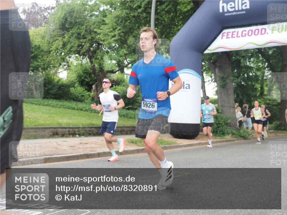 29.06.2025 - hella hamburg halbmarathon KatJ http://msf.ph/oto/8320891 29.06.2025 10:45:51 Zwischen KM18-KM19 1285, 2619, 3279, 5926, 6202 meine-sportfotos.de
