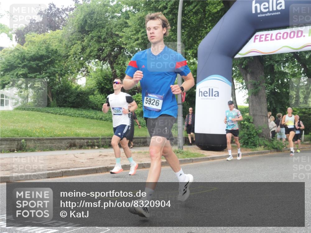 29.06.2025 - hella hamburg halbmarathon KatJ http://msf.ph/oto/8320904 29.06.2025 10:45:51 Zwischen KM18-KM19 1285, 2619, 3279, 5926, 6202 meine-sportfotos.de