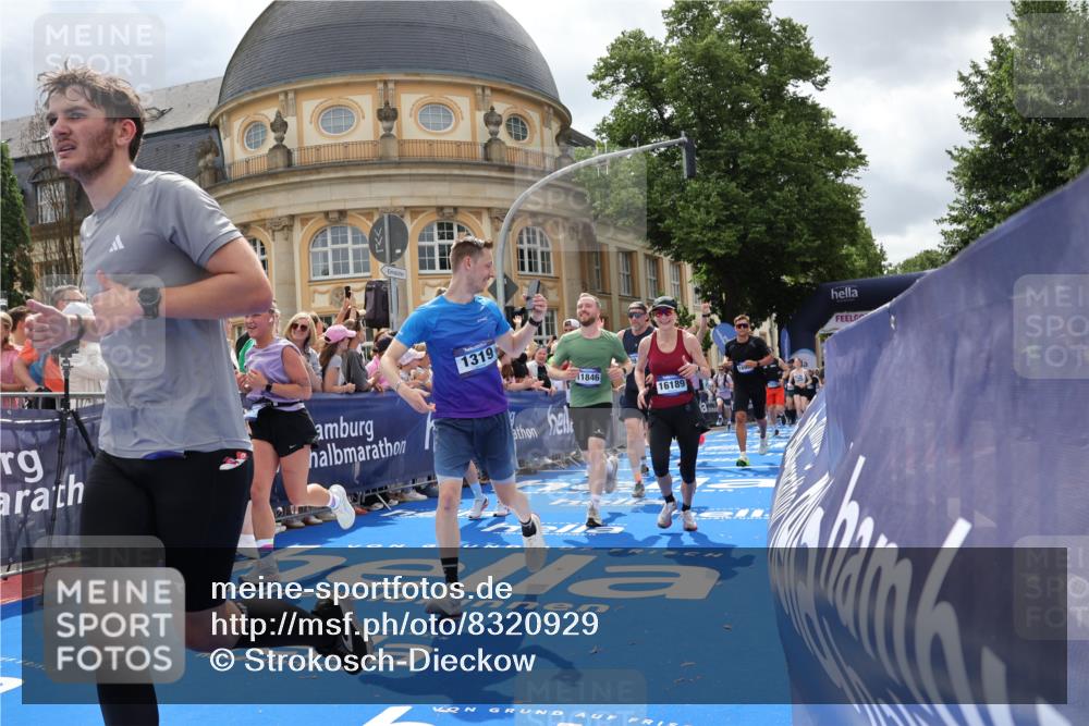 29.06.2025 - hella hamburg halbmarathon Strokosch-Dieckow http://msf.ph/oto/8320929 29.06.2025 10:58:43 Ziel 1319, 2488, 2656, 2840, 3859, 5277, 5675, 6592, 6720, 7659, 8322, 8807, 8929, 10268, 10539, 10943, 11605, 11846, 12862, 13512, 13694, 13880, 14266, 14902, 14965, 15197, 16189, 17405, 17630, 17839, 18232, 18587, 18954 meine-sportfotos.de