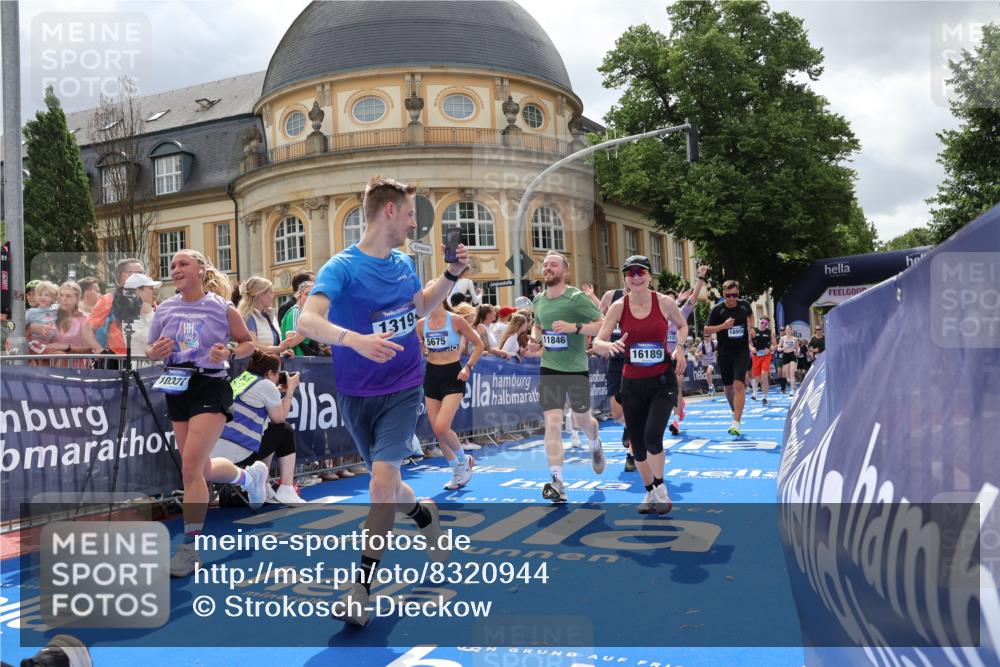 29.06.2025 - hella hamburg halbmarathon Strokosch-Dieckow http://msf.ph/oto/8320944 29.06.2025 10:58:44 Ziel 1319, 2159, 2488, 2656, 2840, 3859, 5277, 5675, 6592, 6720, 8322, 8807, 8929, 10268, 10539, 10943, 11605, 11846, 12862, 13512, 13694, 13880, 14266, 14902, 14965, 15197, 16189, 17405, 17630, 17839, 18232, 18587, 18954 meine-sportfotos.de
