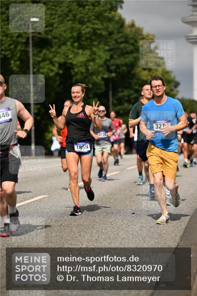 29.06.2025 - hella hamburg halbmarathon Dr. Thomas Lammeyer http://msf.ph/oto/8320970 29.06.2025 10:17:23 Kennedybrücke 1007, 1859, 2055, 2359, 2721, 2904, 2961, 2987, 3218, 3729, 4554, 4950, 5232, 6026, 6207, 7346, 7460, 8279, 8913, 9128, 9612 meine-sportfotos.de