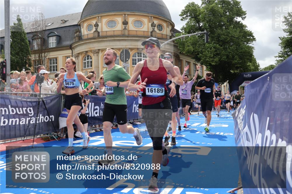 29.06.2025 - hella hamburg halbmarathon Strokosch-Dieckow http://msf.ph/oto/8320988 29.06.2025 10:58:44 Ziel 1319, 2159, 2488, 2656, 2840, 3859, 5277, 5675, 6592, 6720, 8322, 8807, 8929, 10268, 10539, 10943, 11605, 11846, 12862, 13512, 13694, 13880, 14266, 14902, 14965, 15197, 16189, 17405, 17630, 17839, 18232, 18587, 18954 meine-sportfotos.de