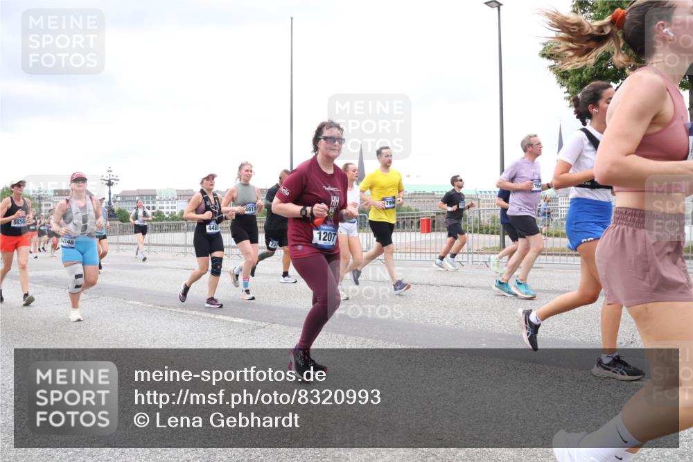 29.06.2025 - hella hamburg halbmarathon Lena Gebhardt http://msf.ph/oto/8320993 29.06.2025 10:57:20 Lombardsbrücke 5639, 14148, 4485, 4611, 237, 1207, 7990, 1954, 1207, 1643, 2041, 2370, 2871, 2932, 3195, 3348, 3385, 3387, 3388, 3433, 3470, 3485, 3723, 3750, 3851, 4086, 4106, 4180, 4197, 4241, 4485, 4568, 4569, 4611, 4998, 5057, 5117, 5316, 5589, 5639, 5736, 5738, 6053, 6284, 6827, 6832, 6857, 6981, 7416, 7417, 7592, 7720, 7728, 7787, 7964, 8035, 8039, 8197, 8224, 8287, 8386, 8540, 8546, 8552, 8679, 8708, 8851, 8853, 8873, 9110, 9298, 9299, 9496 meine-sportfotos.de