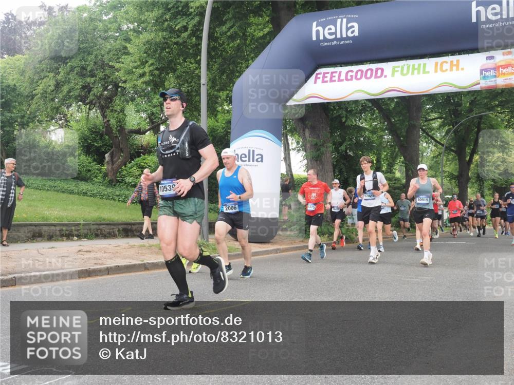 29.06.2025 - hella hamburg halbmarathon KatJ http://msf.ph/oto/8321013 29.06.2025 10:45:55 Zwischen KM18-KM19 1285, 2006, 5926, 6202 meine-sportfotos.de