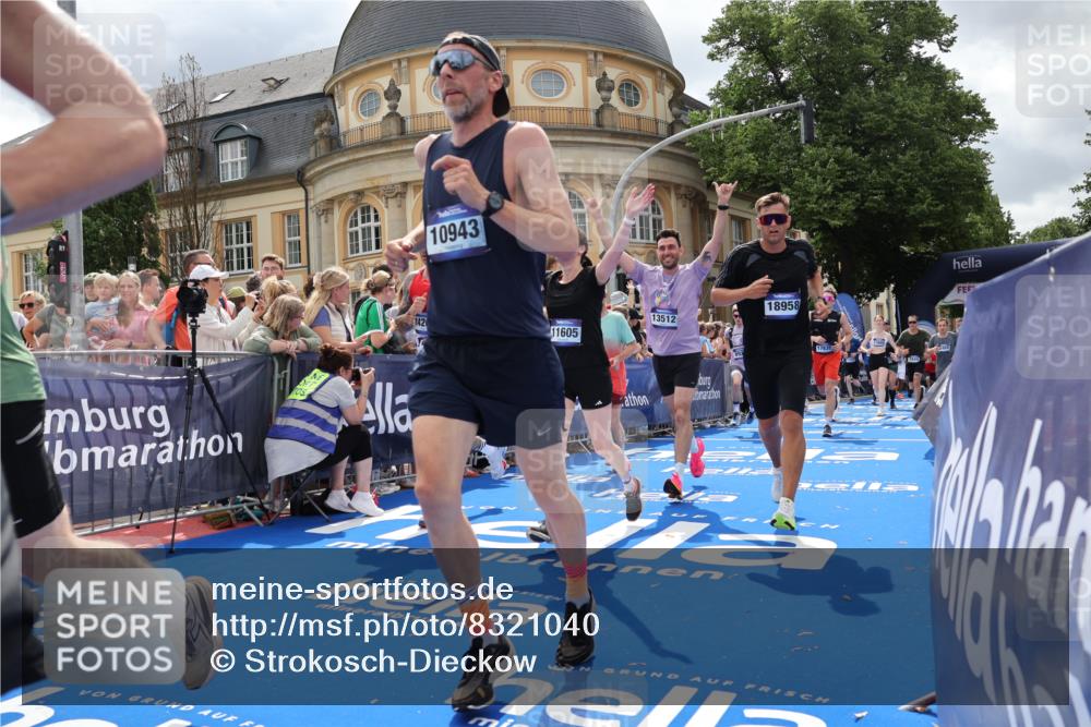 29.06.2025 - hella hamburg halbmarathon Strokosch-Dieckow http://msf.ph/oto/8321040 29.06.2025 10:58:45 Ziel 1319, 2159, 2488, 2656, 2840, 3859, 4833, 5277, 5675, 5885, 6592, 6720, 8322, 8807, 8929, 10268, 10539, 10943, 11605, 11846, 12734, 12862, 13512, 13880, 14266, 14673, 14902, 14965, 15197, 16189, 17405, 17630, 17839, 18232, 18587, 18954 meine-sportfotos.de