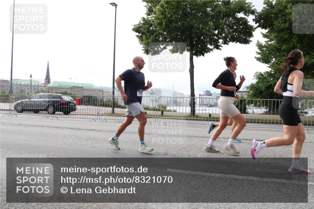 29.06.2025 - hella hamburg halbmarathon Lena Gebhardt http://msf.ph/oto/8321070 29.06.2025 10:37:35 Lombardsbrücke 777, 1022, 1276, 1337, 1475, 1597, 1819, 1985, 2016, 2031, 2072, 2104, 2199, 2272, 2480, 2486, 2640, 2853, 3127, 3230, 3246, 3633, 4097, 4347, 4733, 5139, 5146, 5171, 5186, 5522, 5560, 5790, 5875, 5940, 6243, 6584, 6821, 6955, 7085, 7124, 7235, 7321, 7350, 7544, 7707, 7777, 7823, 8257, 8258, 8811, 8843, 8985, 9055, 9247, 9288, 9524, 9895, 10159, 10506, 10836, 11087, 12123, 12254, 12472, 12824, 16680, 17798 meine-sportfotos.de