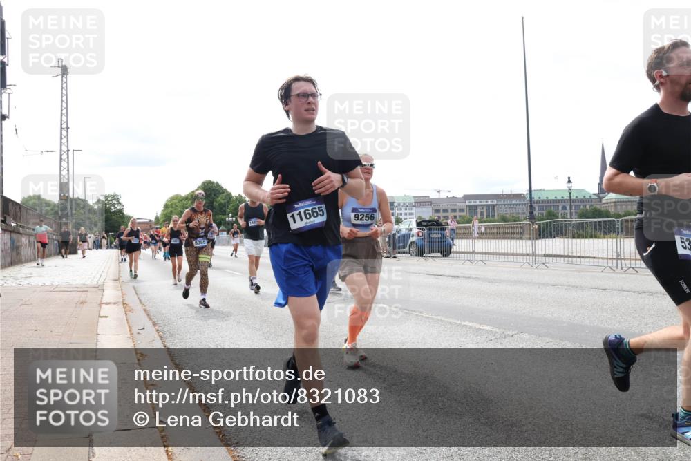 29.06.2025 - hella hamburg halbmarathon Lena Gebhardt http://msf.ph/oto/8321083 29.06.2025 10:22:50 Lombardsbrücke 18, 53, 11665, 9256, 1029, 1853, 2294, 2479, 2766, 2886, 3003, 3029, 3034, 3430, 3457, 3511, 3600, 3601, 3910, 3946, 4190, 4266, 4559, 4969, 5079, 5223, 5343, 5629, 5798, 5838, 6048, 6303, 6347, 6578, 6784, 6785, 6820, 6826, 6899, 7097, 7188, 7190, 7266, 7276, 7529, 7794, 7891, 7925, 8355, 8511, 8931, 9133, 9256, 9913, 10205, 10826, 12025, 12190, 12265, 13560, 13921, 14041, 14525, 14801 meine-sportfotos.de