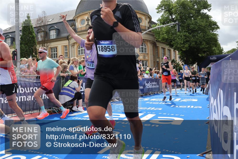 29.06.2025 - hella hamburg halbmarathon Strokosch-Dieckow http://msf.ph/oto/8321110 29.06.2025 10:58:46 Ziel 1319, 2159, 2488, 2656, 2840, 3859, 4632, 4833, 5277, 5675, 5885, 6592, 6720, 8807, 8929, 9156, 9353, 10268, 10539, 10943, 11605, 11846, 12734, 13512, 13880, 14266, 14673, 14902, 14965, 15197, 16189, 17405, 17630, 17839, 18232, 18587, 18954 meine-sportfotos.de