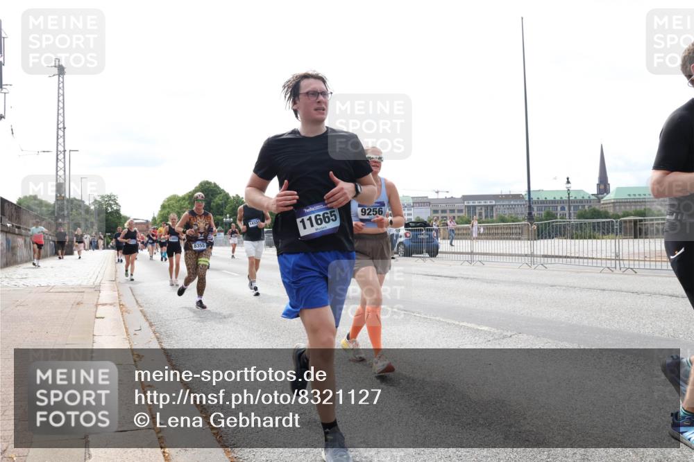29.06.2025 - hella hamburg halbmarathon Lena Gebhardt http://msf.ph/oto/8321127 29.06.2025 10:22:50 Lombardsbrücke 8355, 11665, 9256, 1029, 1853, 2294, 2479, 2766, 2886, 3003, 3029, 3034, 3430, 3457, 3511, 3600, 3601, 3910, 3946, 4190, 4266, 4559, 4969, 5079, 5223, 5343, 5629, 5798, 5838, 6048, 6303, 6347, 6578, 6784, 6785, 6820, 6826, 6899, 7097, 7188, 7190, 7266, 7276, 7529, 7794, 7891, 7925, 8355, 8511, 8931, 9133, 9256, 9913, 10205, 10826, 12025, 12190, 12265, 13560, 13921, 14041, 14525, 14801 meine-sportfotos.de