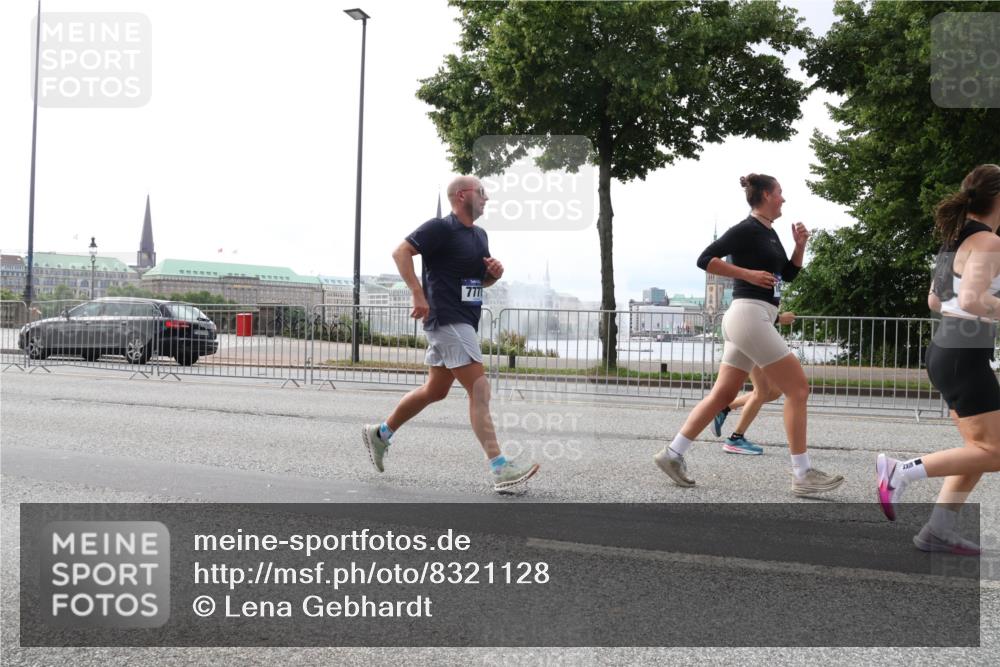29.06.2025 - hella hamburg halbmarathon Lena Gebhardt http://msf.ph/oto/8321128 29.06.2025 10:37:35 Lombardsbrücke 7777, 1022, 1276, 1337, 1475, 1597, 1819, 1985, 2016, 2031, 2072, 2104, 2199, 2272, 2480, 2486, 2640, 2853, 3127, 3230, 3246, 3633, 4097, 4347, 4733, 5139, 5146, 5171, 5186, 5522, 5560, 5790, 5875, 5940, 6243, 6584, 6821, 6955, 7085, 7124, 7235, 7321, 7350, 7544, 7707, 7777, 7823, 8257, 8258, 8811, 8843, 8985, 9055, 9247, 9288, 9524, 9895, 10159, 10506, 10836, 11087, 12123, 12254, 12472, 12824, 16680, 17798 meine-sportfotos.de